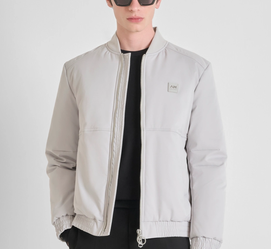 Antony Morato propose des v&ecirc;tements et accessoires modernes pour un style raffin&eacute; et confortable